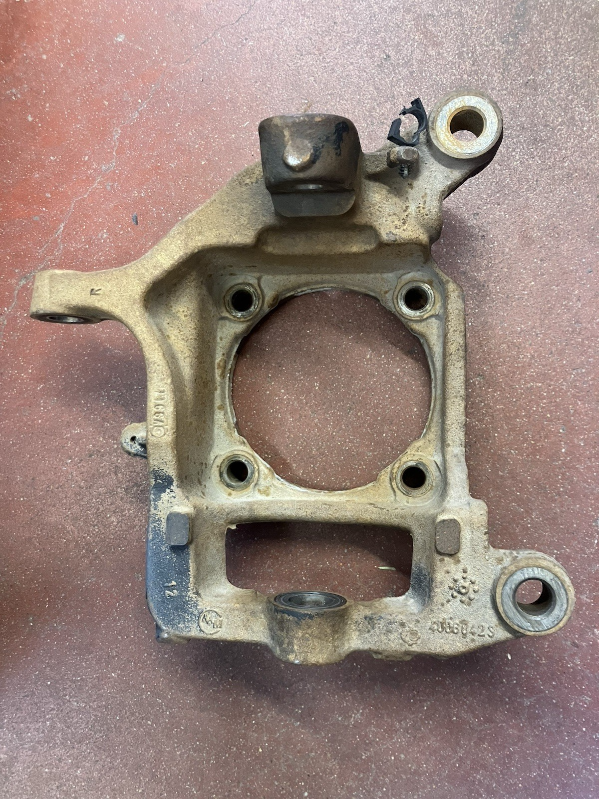 2010-13 Dodge Ram 2500 3500 4X4 RH Steering Knuckle P/N 68065447AA