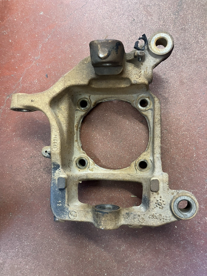 2010-13 Dodge Ram 2500 3500 4X4 RH Steering Knuckle P/N 68065447AA