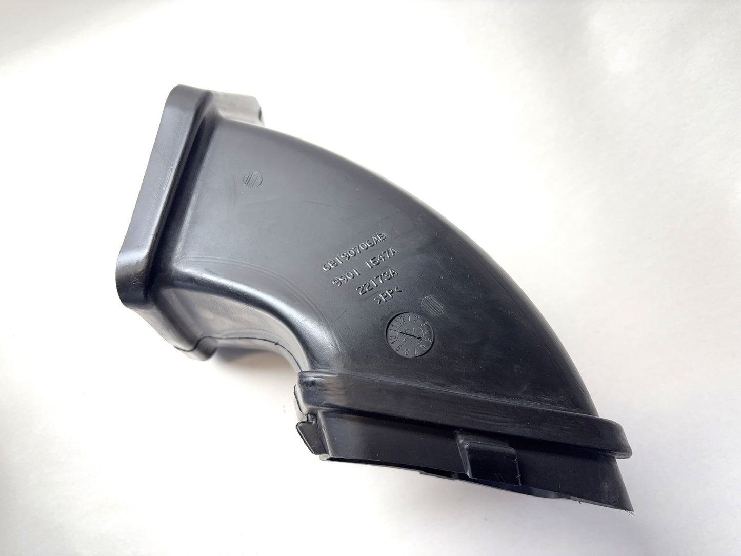 6.4L Hemi Air Box 2014-2018 Ram 2500 3500 68232657AA Used OEM Nice Condition