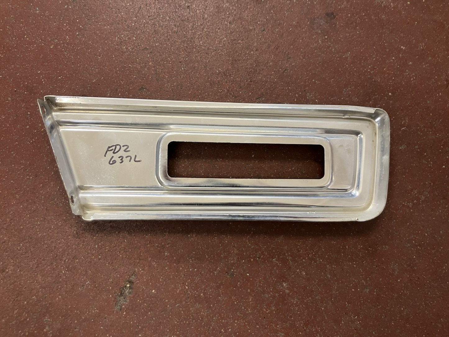 Left Front Fender Marker Lamp Molding 1981-1990 Dodge Ram 150 250 350 Ramcharger
