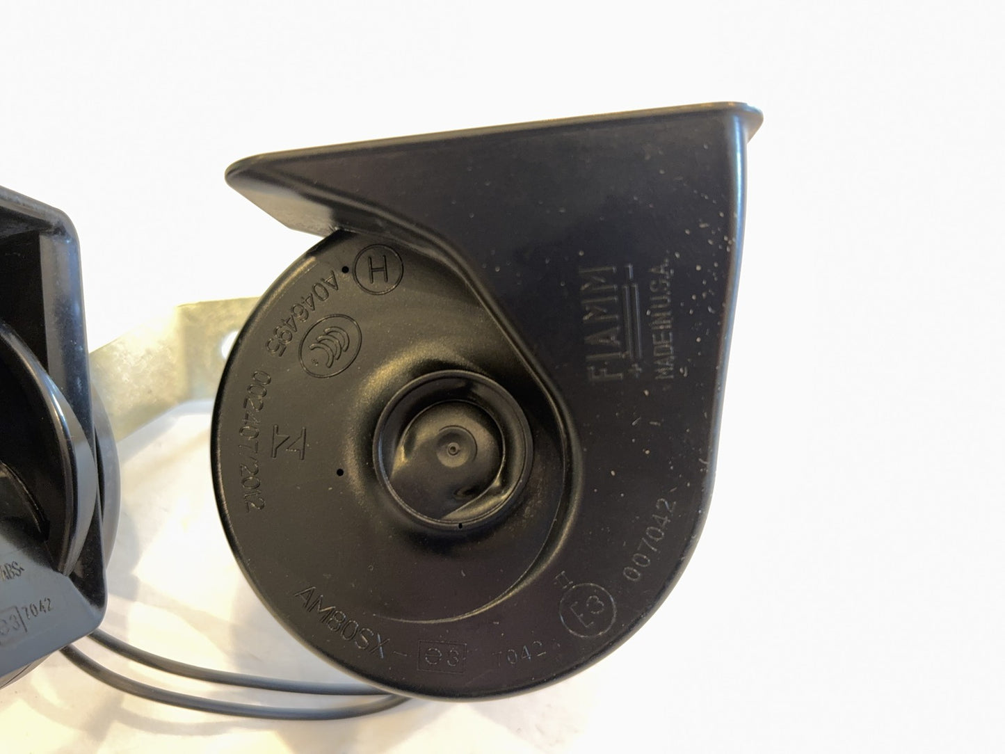 Dual Horn with Bracket, 2018 Ram 1500 2500 3500 19+ Classic 68297891AB