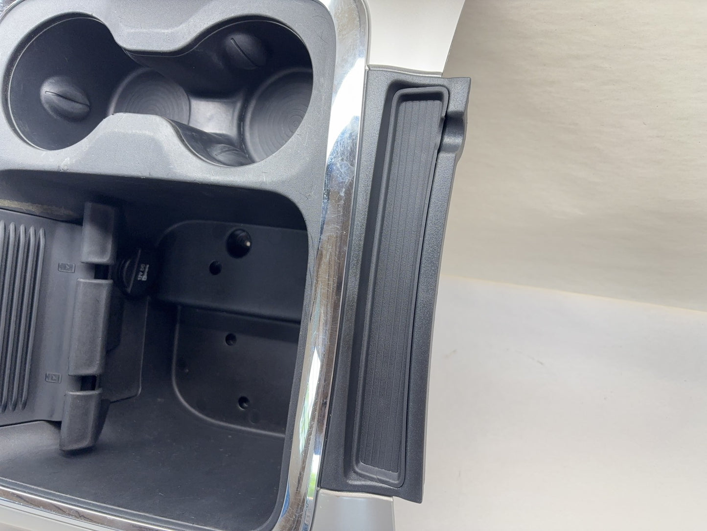 Center Console Cupholder with Phone Storage 16-18 Ram 1500 2500 3500 5VC93TRMAA