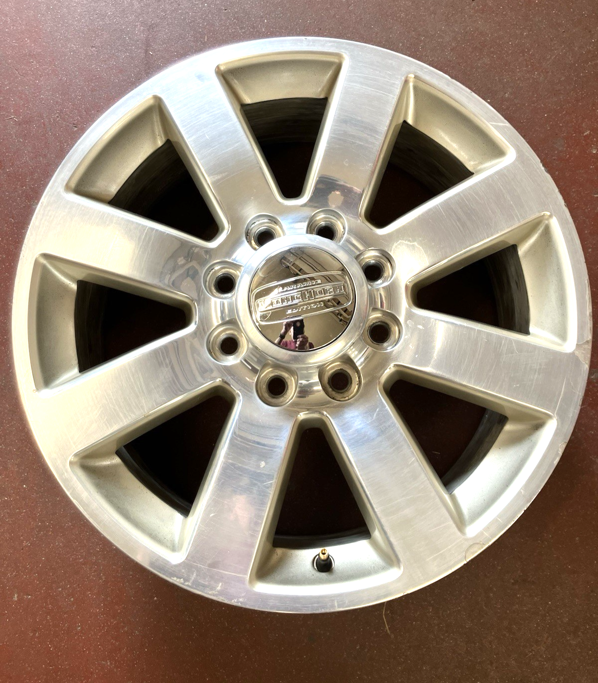 2014-18 Ram 2500 8 Spoke 20X8 Chrome Wheel with White Gold Pockets