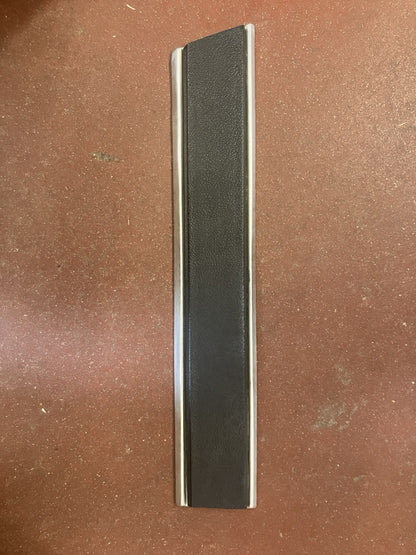 Right-Hand Molding Behind the Rear Wheel 1981- 90 Dodge Ramcharger