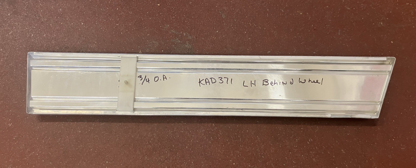 Right-Hand Molding Behind the Rear Wheel 1981- 90 Dodge Ramcharger
