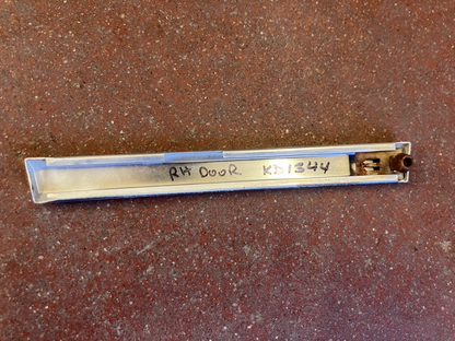 Right-hand Upper Door Moldings Fitting 1988-90 Dodge Pickups and Ramchargers