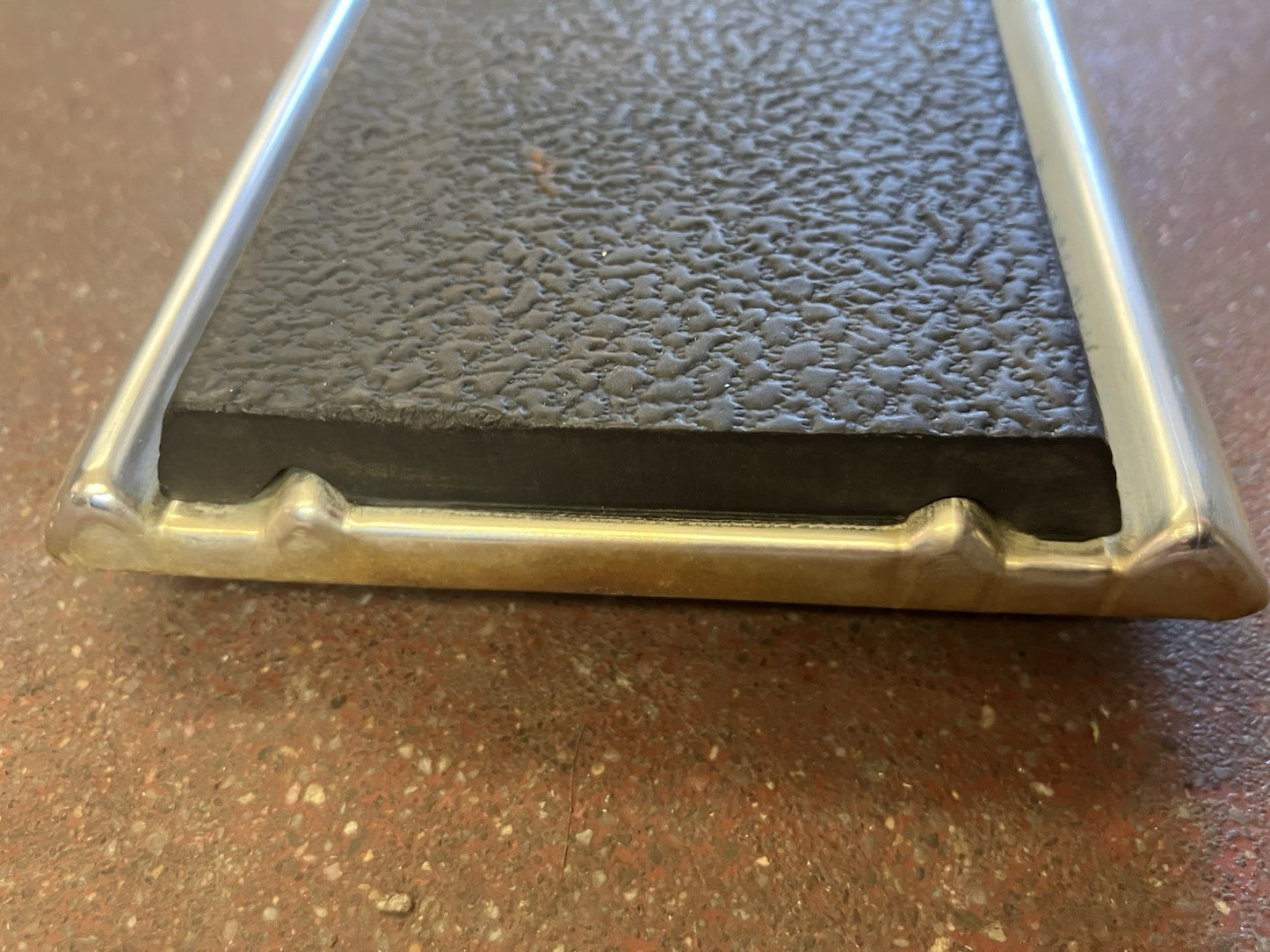Right-hand Door Molding Fitting 1981-90 Dodge Pickups and Ramchargers