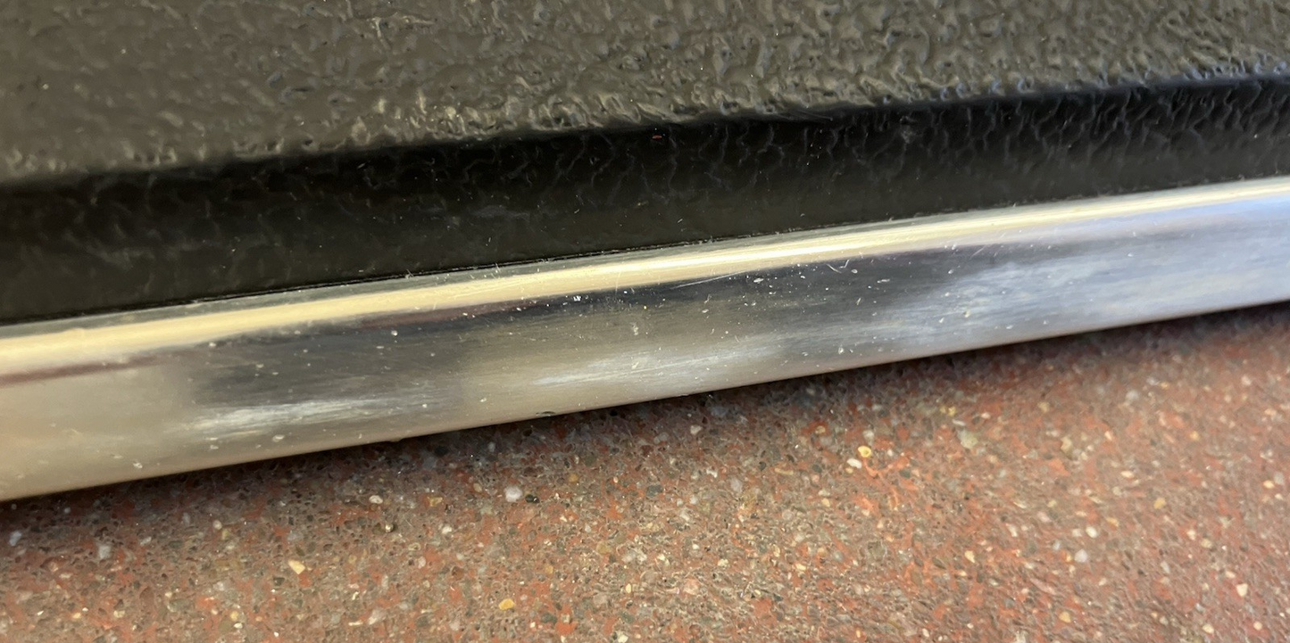 Right-hand Door Molding Fitting 1981-90 Dodge Pickups and Ramchargers