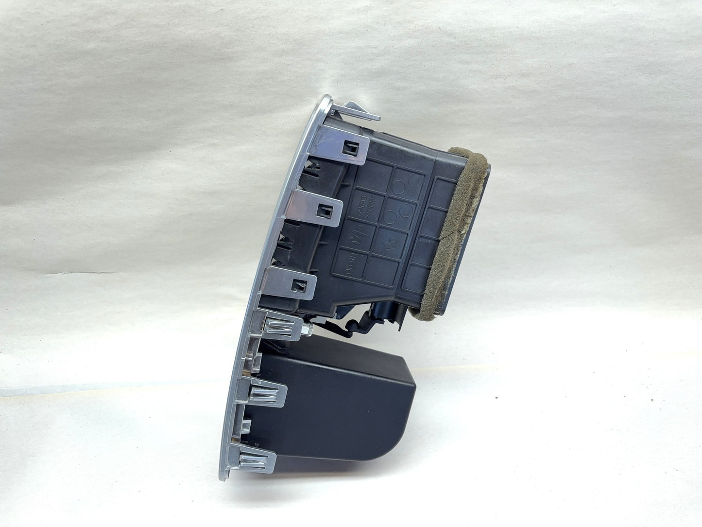 Passenger Right Outboard Vent 13-18 Ram Truck 1500 2500 3500 2019+ 1500 Classic