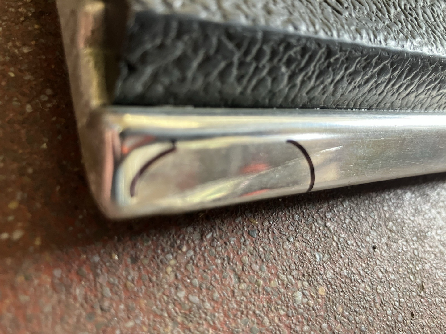 Right-hand Door Molding Fitting 1981-90 Dodge Pickups and Ramchargers