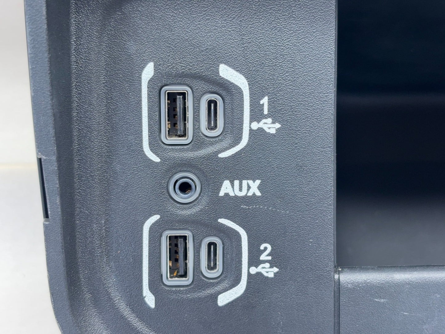 Center Lower Dash Cubby USB Port 2020 Ram Truck 2500 3500 6SR55TX7AA 68272254AE