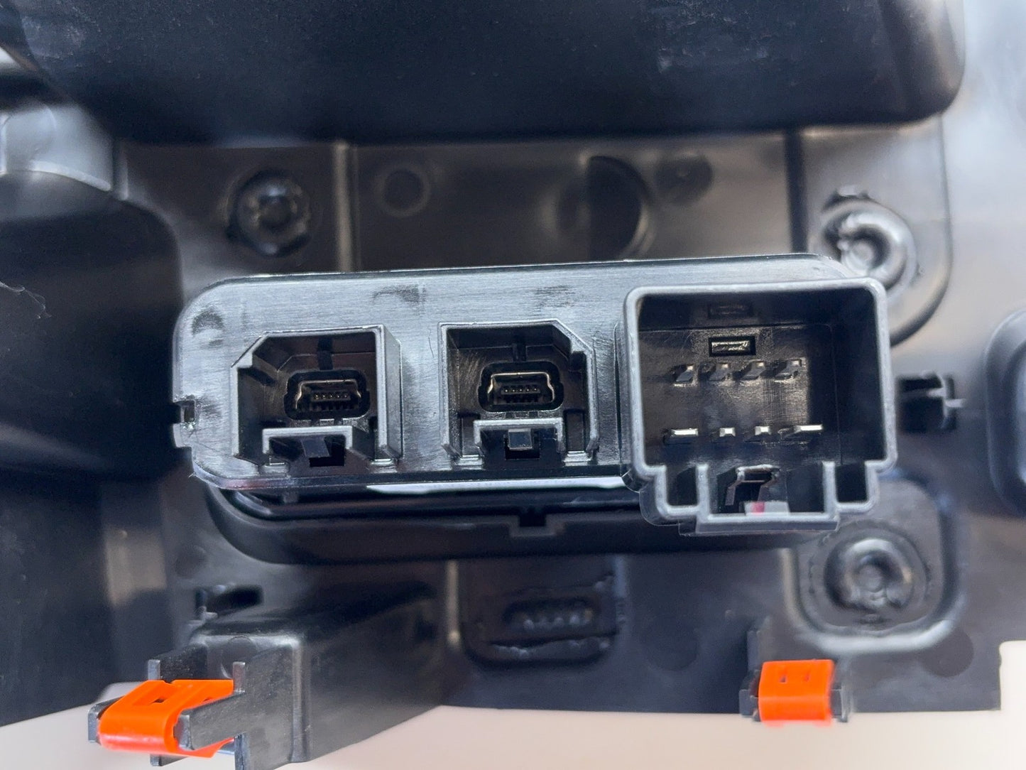 Center Lower Dash Cubby USB Port 2020 Ram Truck 2500 3500 6SR55TX7AA 68272254AE