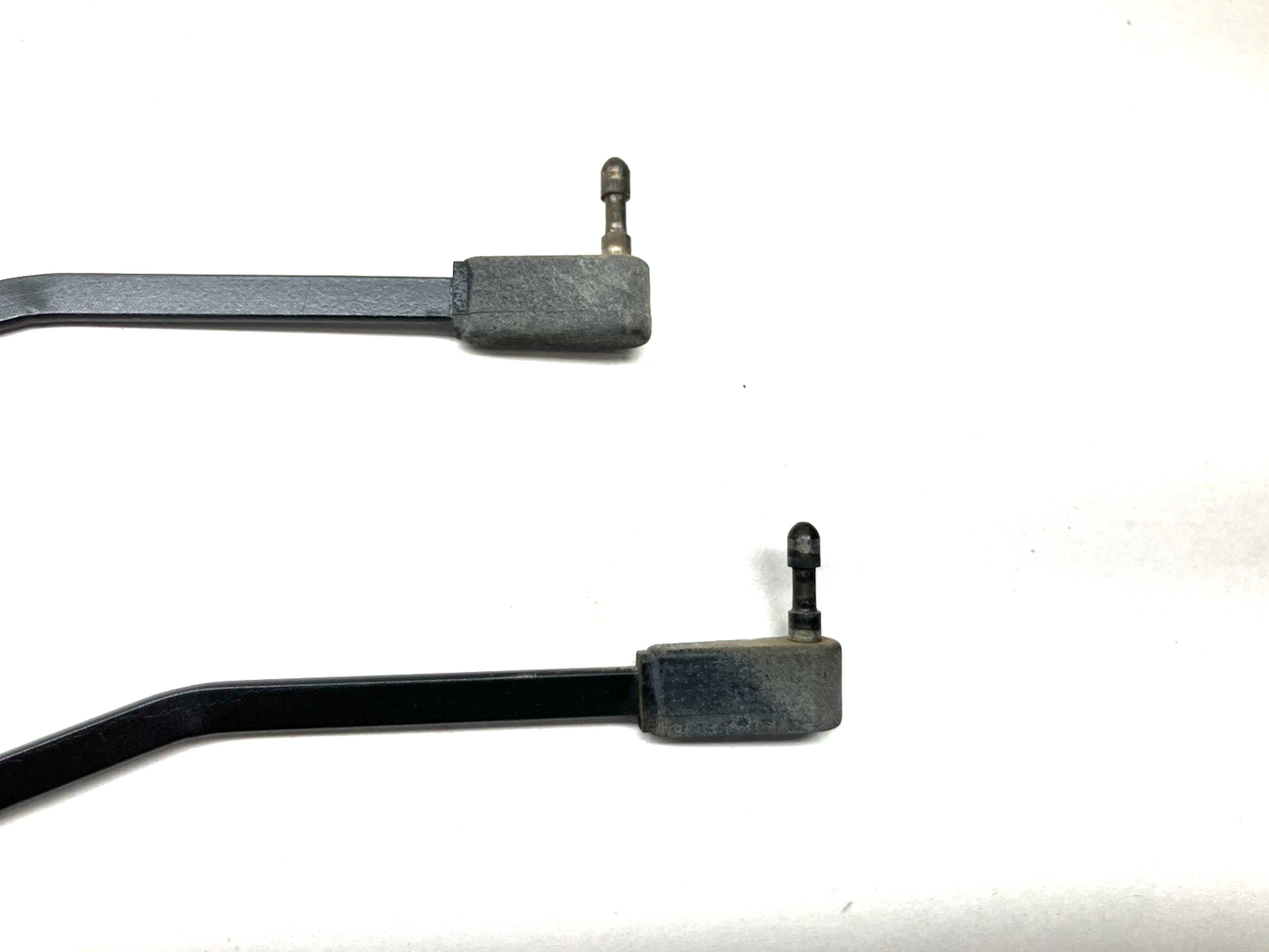 Clip Type Windshield Wiper Arms 1988-93 Dodge Pickup. P/N 4389233