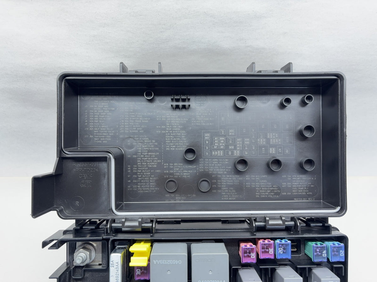 TIPM Integrated Power Module Fuse Box 2012 Ram 1500 2500 3.7 4.7 5.7 68089323AF