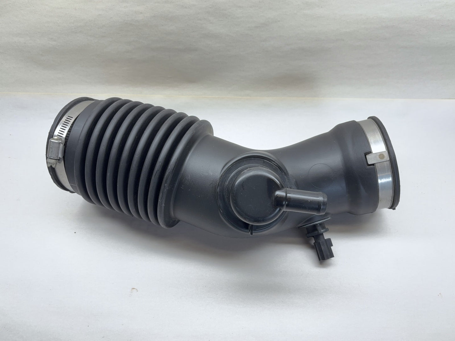 Clean Air Duct Airbox to Intake 2019-2024 Ram 2500 3500 6.4L Hemi 68321036AB
