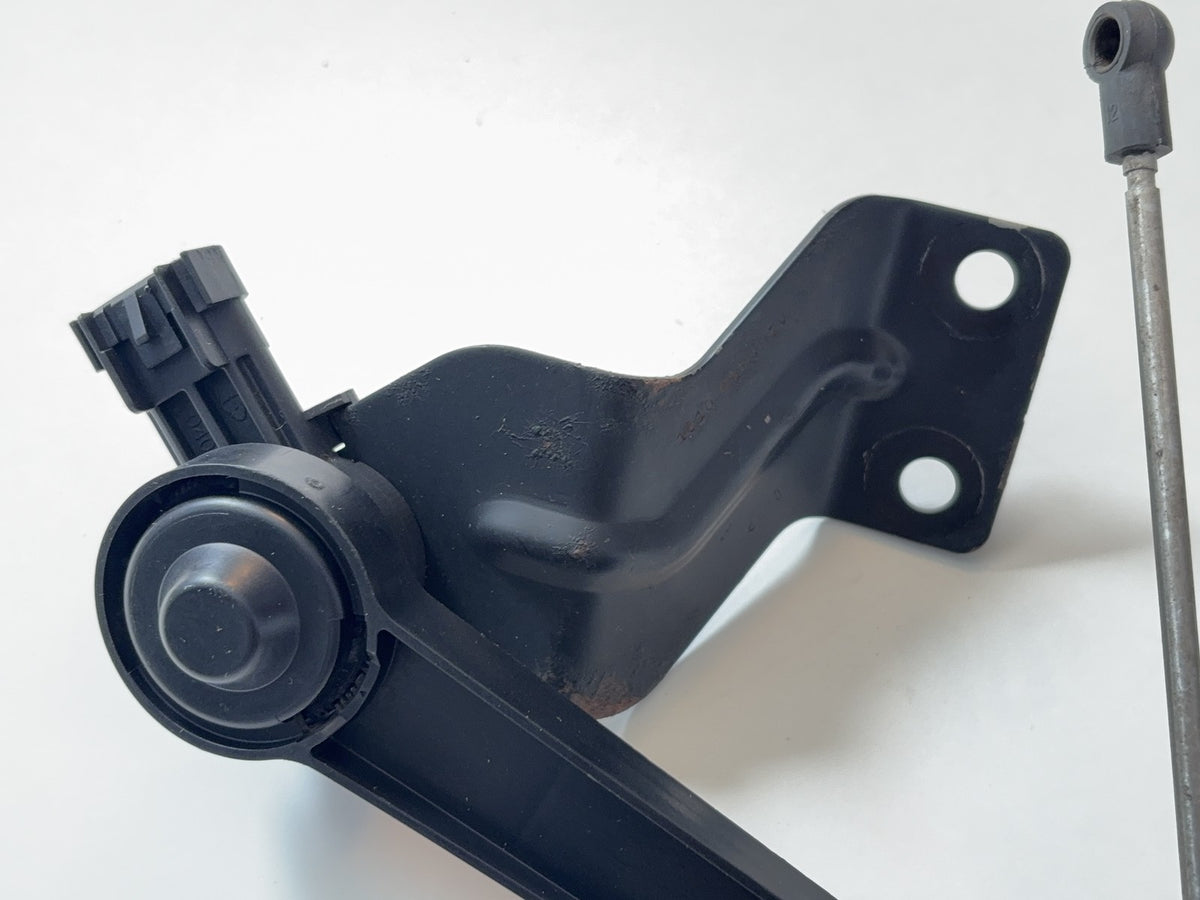 Rear Ride Height Sensor and Linkage, RH, 2021-2024 Ram 2500 3500 68340188AB