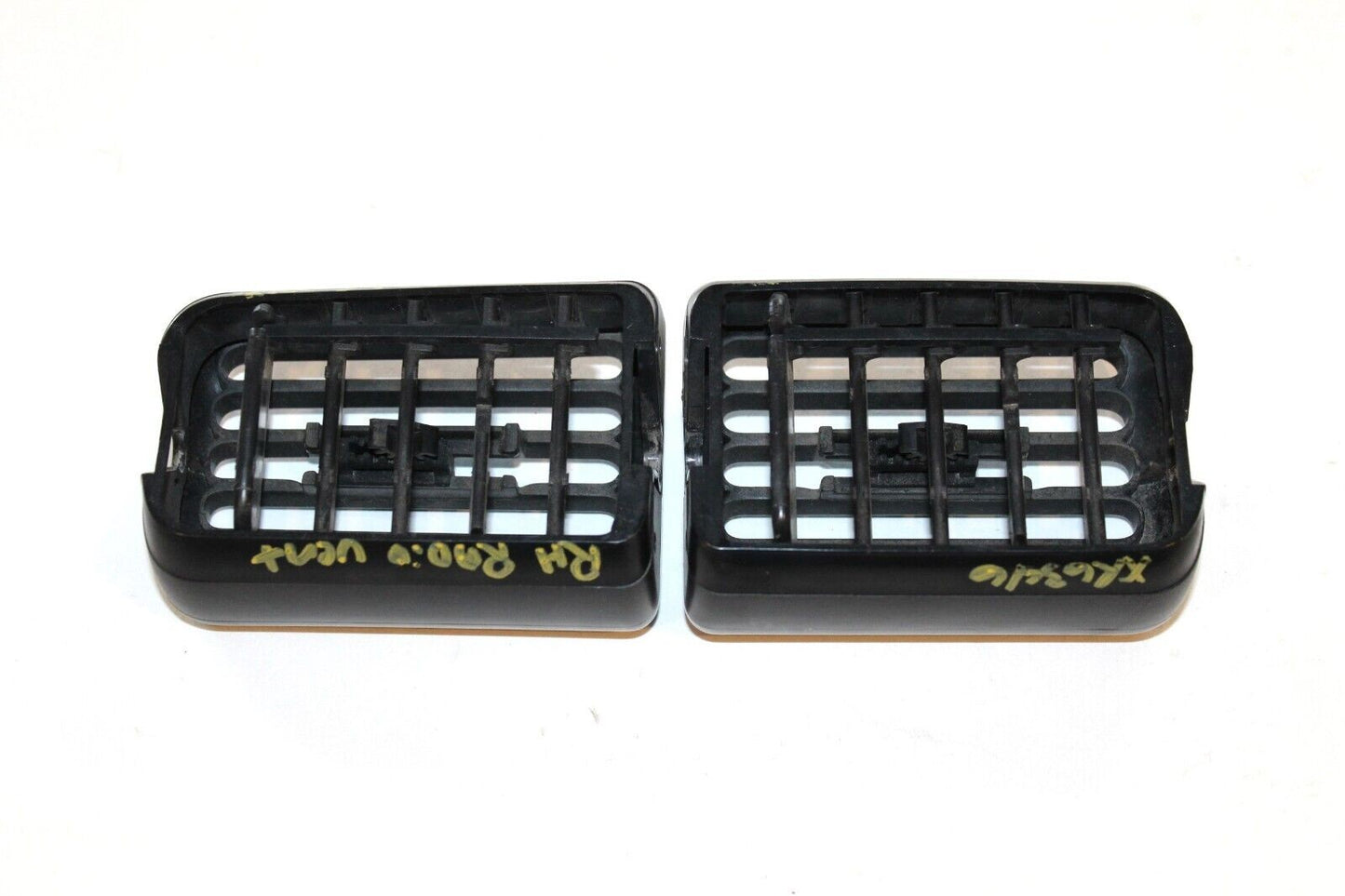 1998-2001 Ram 1500 98-02 Ram 2500 3500, Above Radio Vent Pair LH RH 5014840/4841